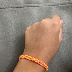 Bracelet that looks stylish with many outfits!